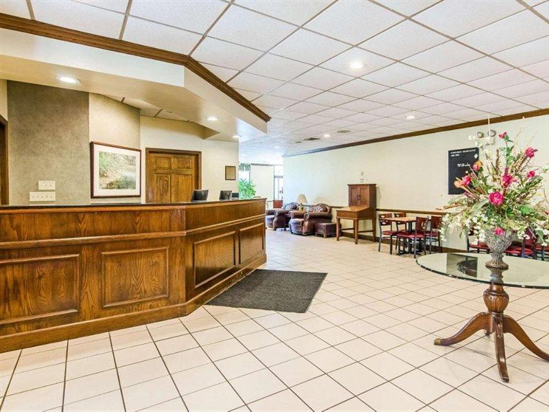 Econo Lodge Inn & Suites Norton Ngoại thất bức ảnh