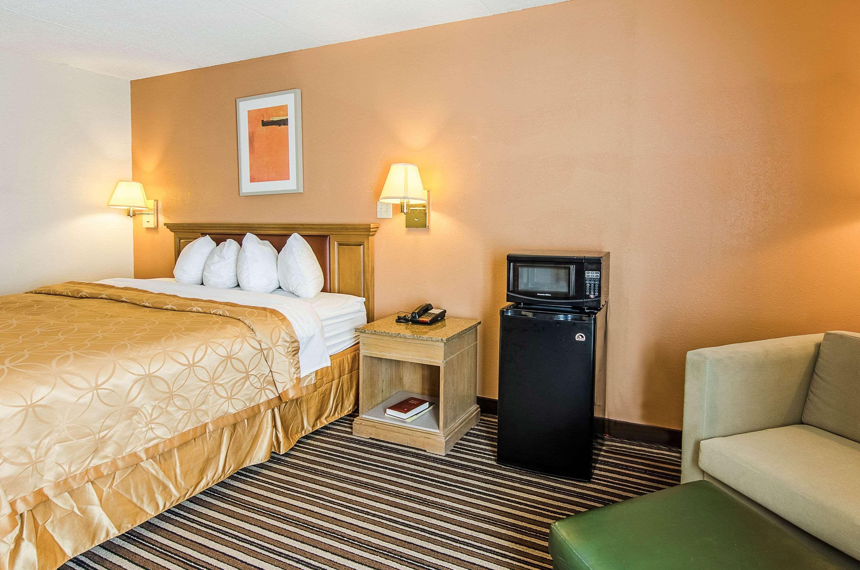 Econo Lodge Inn & Suites Norton Ngoại thất bức ảnh