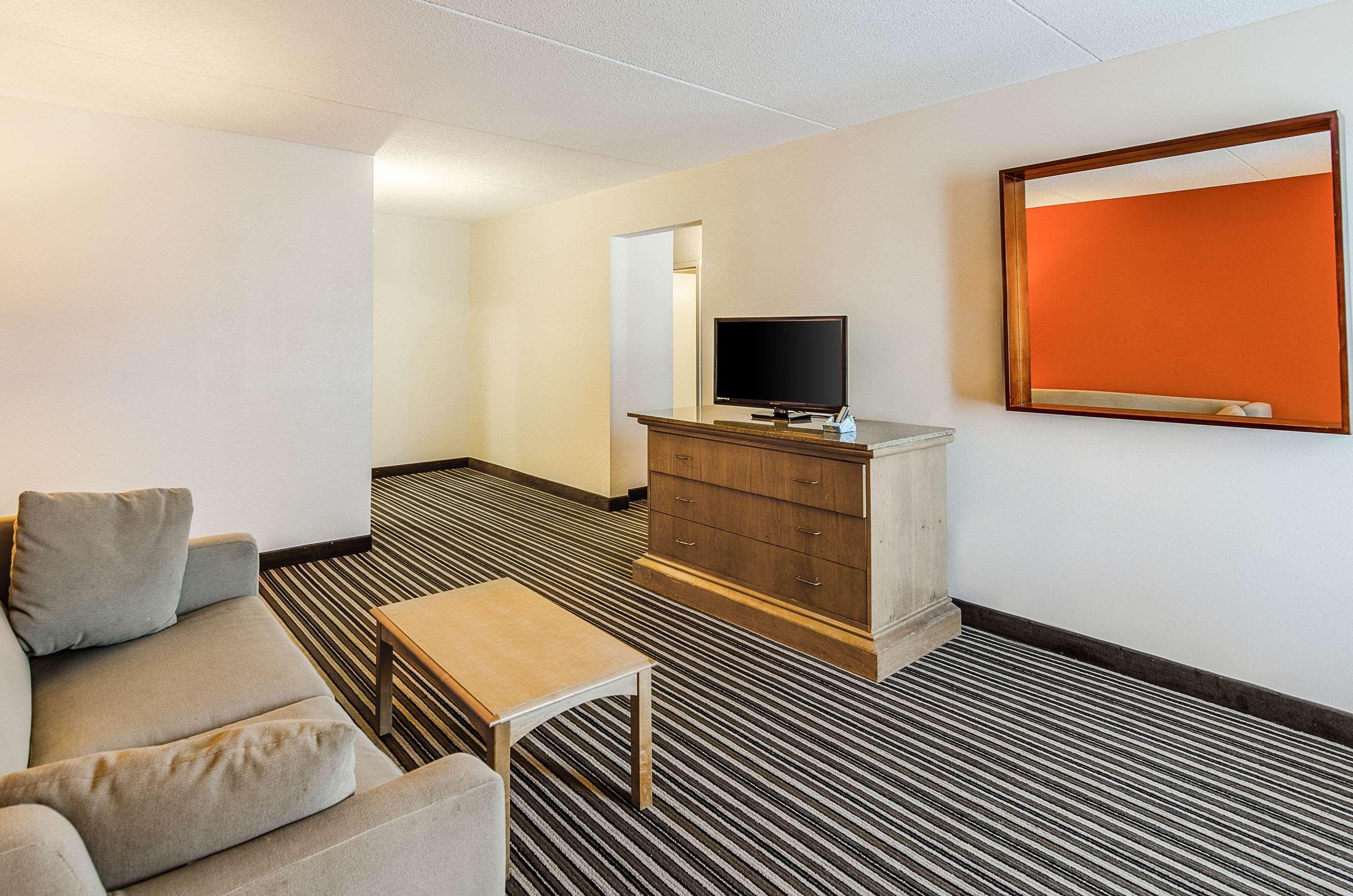 Econo Lodge Inn & Suites Norton Ngoại thất bức ảnh