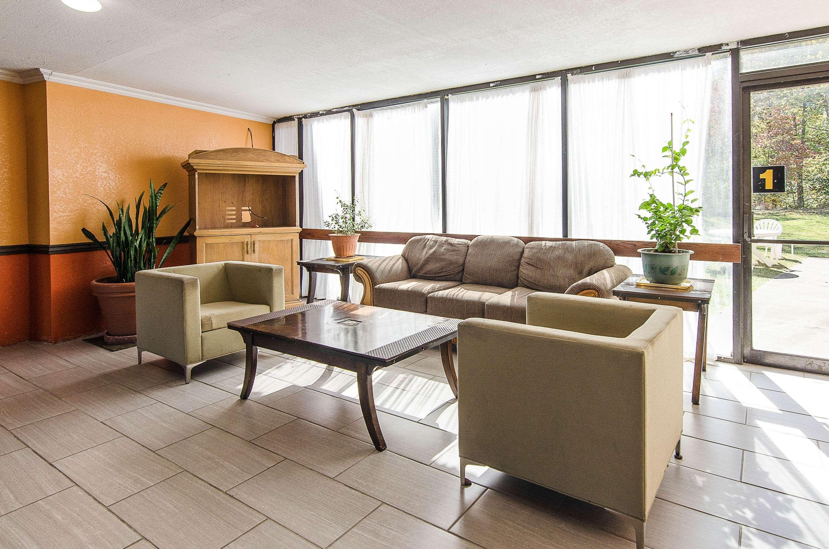 Econo Lodge Inn & Suites Norton Ngoại thất bức ảnh