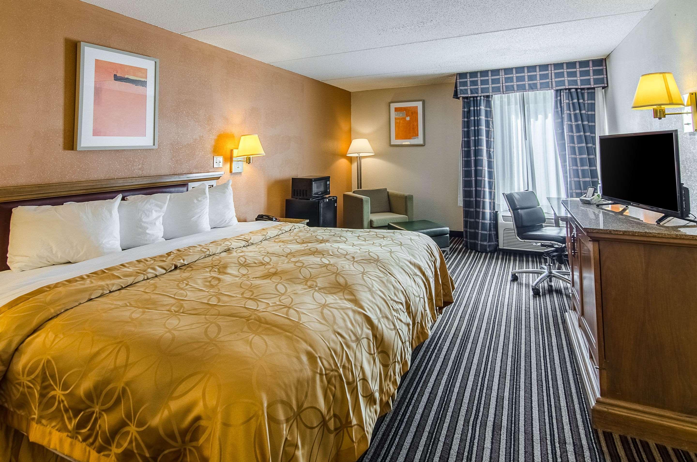 Econo Lodge Inn & Suites Norton Ngoại thất bức ảnh