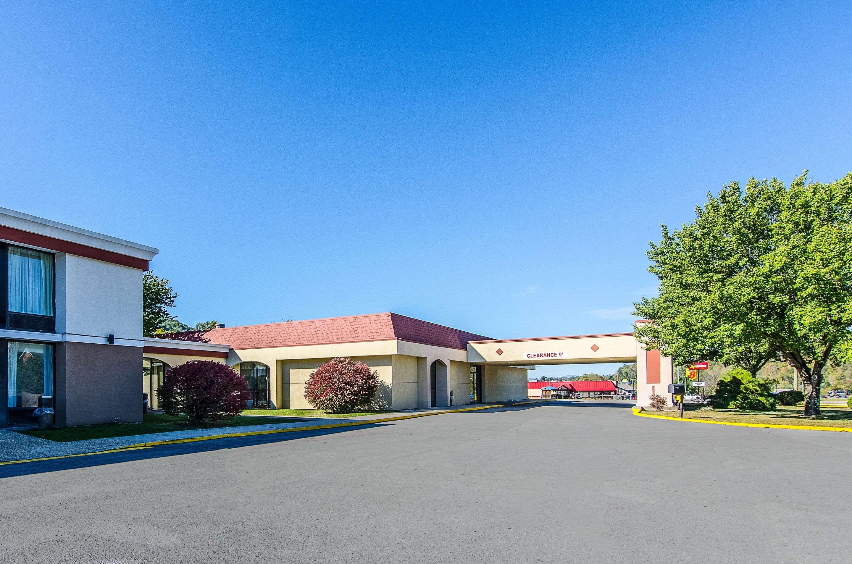 Econo Lodge Inn & Suites Norton Ngoại thất bức ảnh