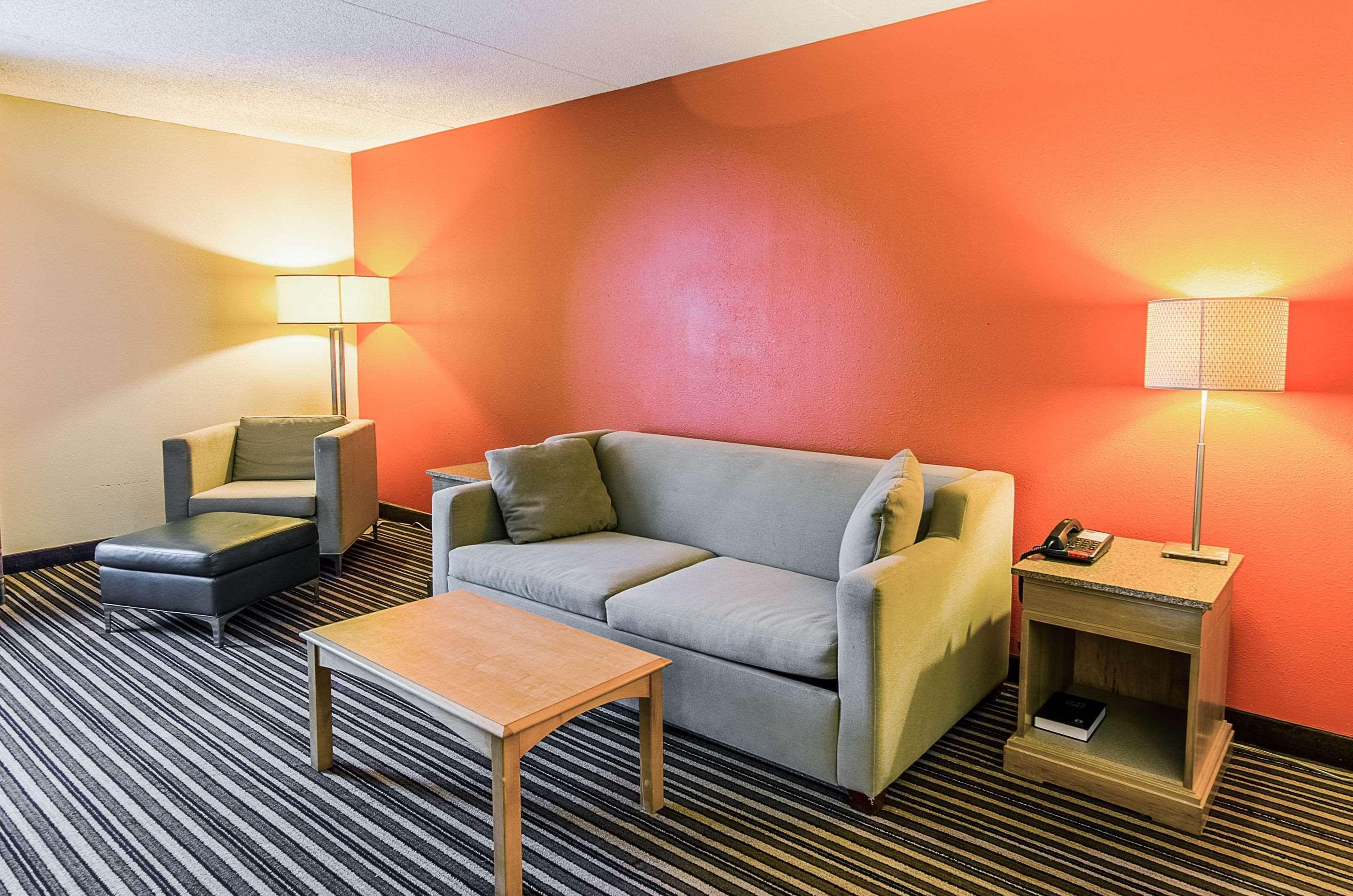 Econo Lodge Inn & Suites Norton Ngoại thất bức ảnh