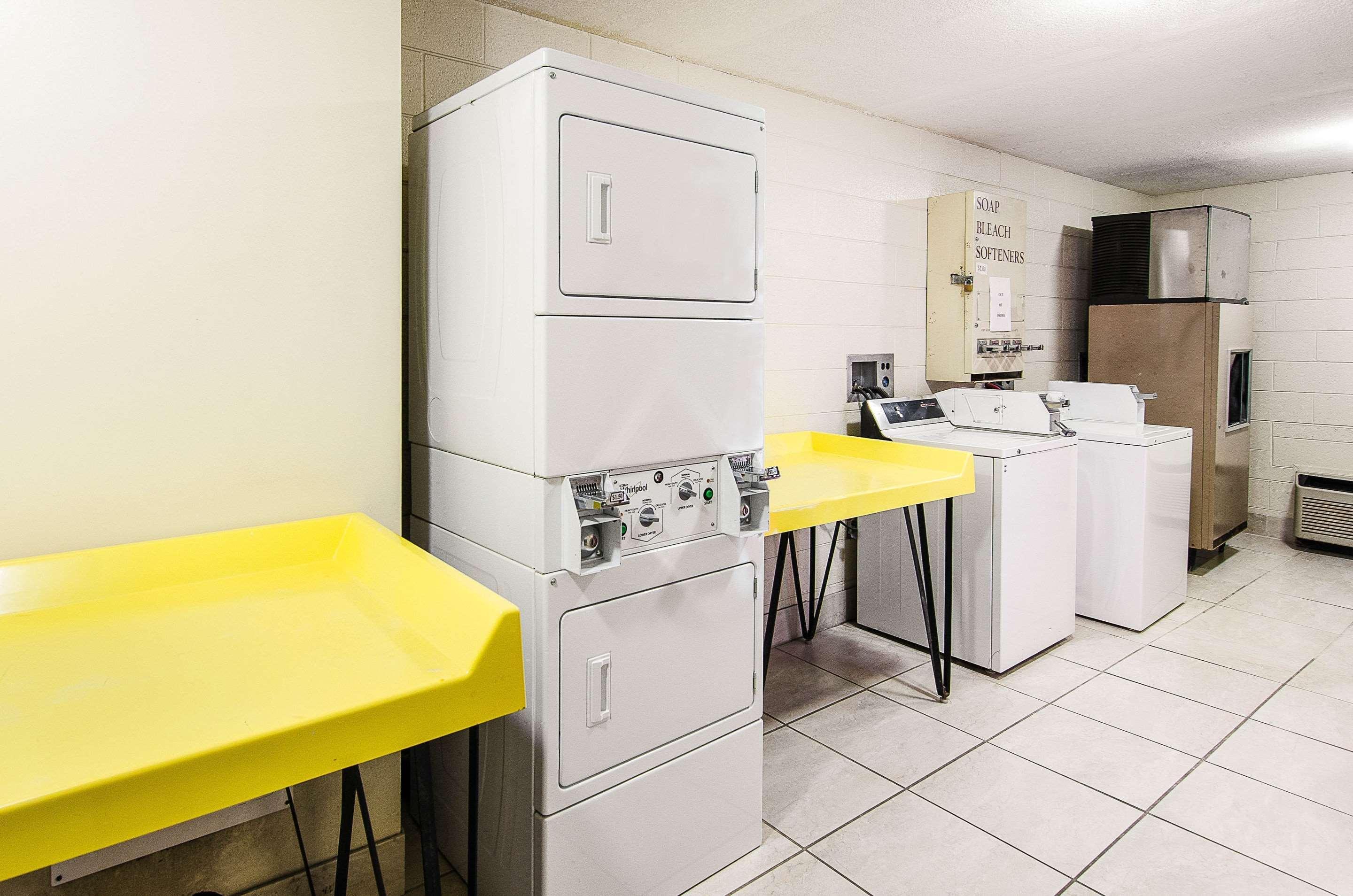 Econo Lodge Inn & Suites Norton Ngoại thất bức ảnh