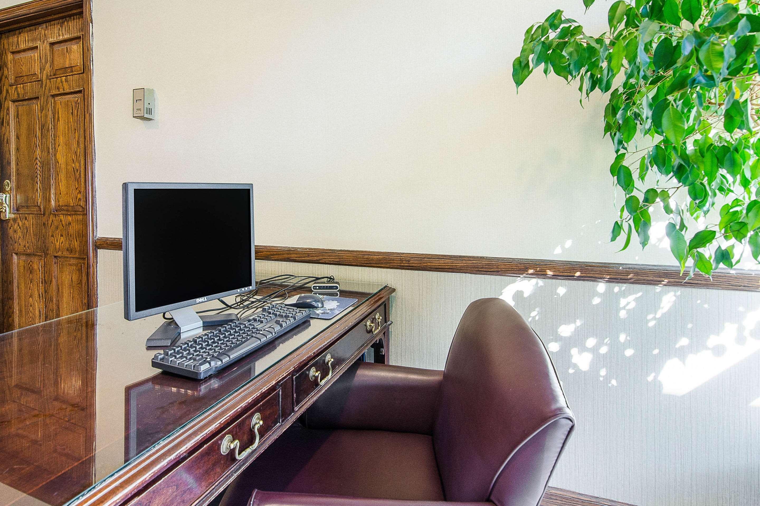 Econo Lodge Inn & Suites Norton Ngoại thất bức ảnh