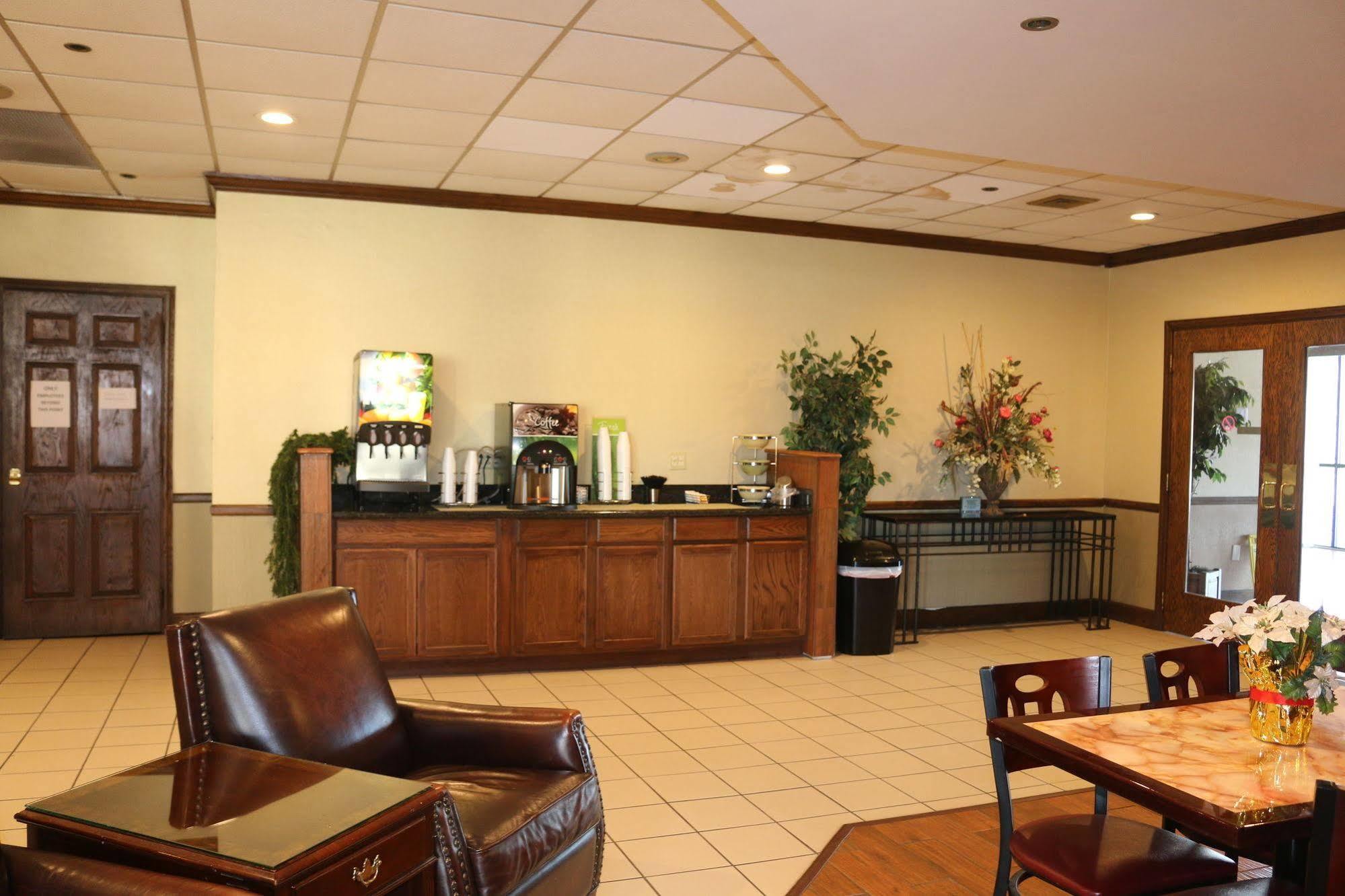 Econo Lodge Inn & Suites Norton Ngoại thất bức ảnh