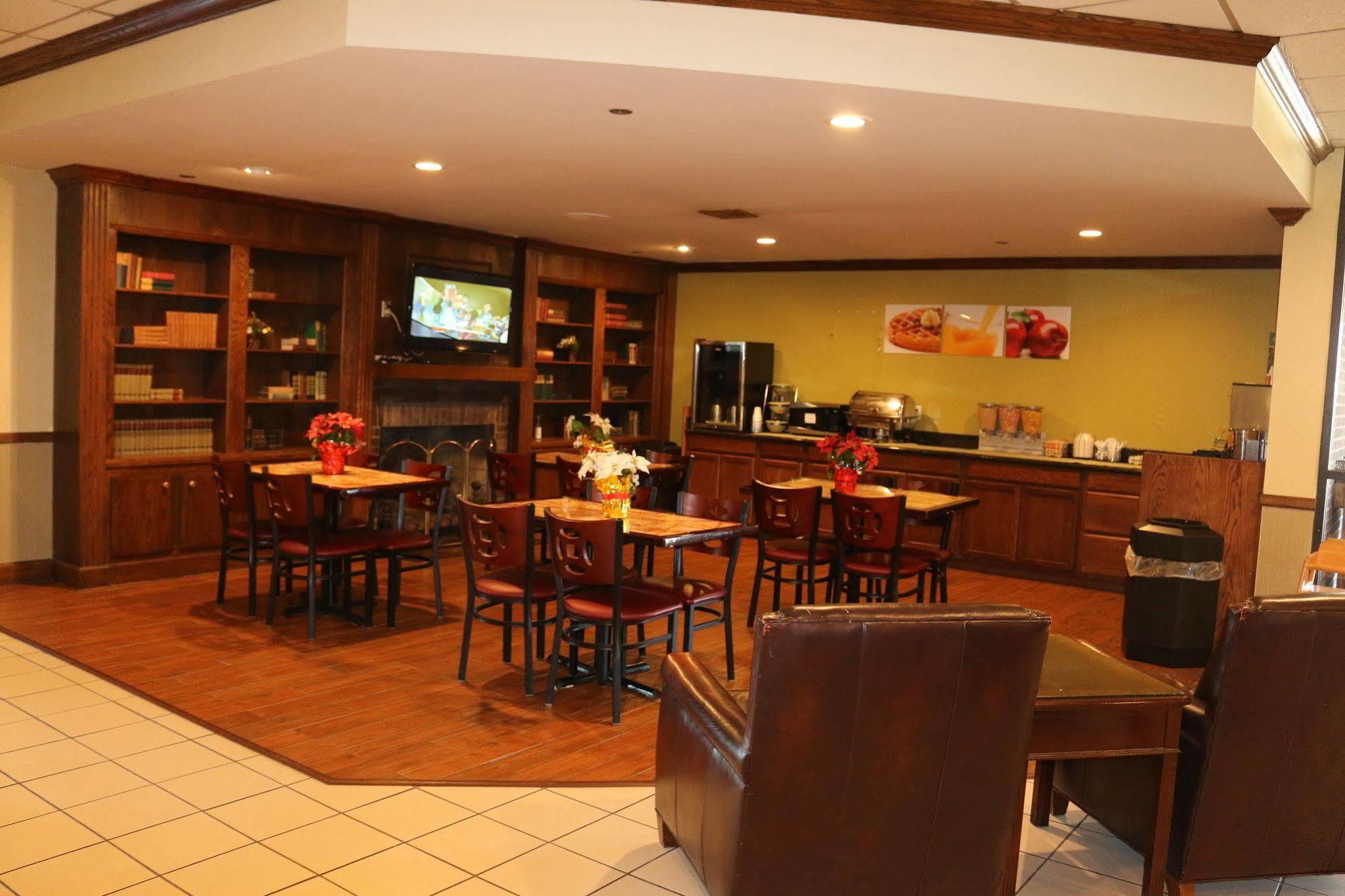 Econo Lodge Inn & Suites Norton Ngoại thất bức ảnh