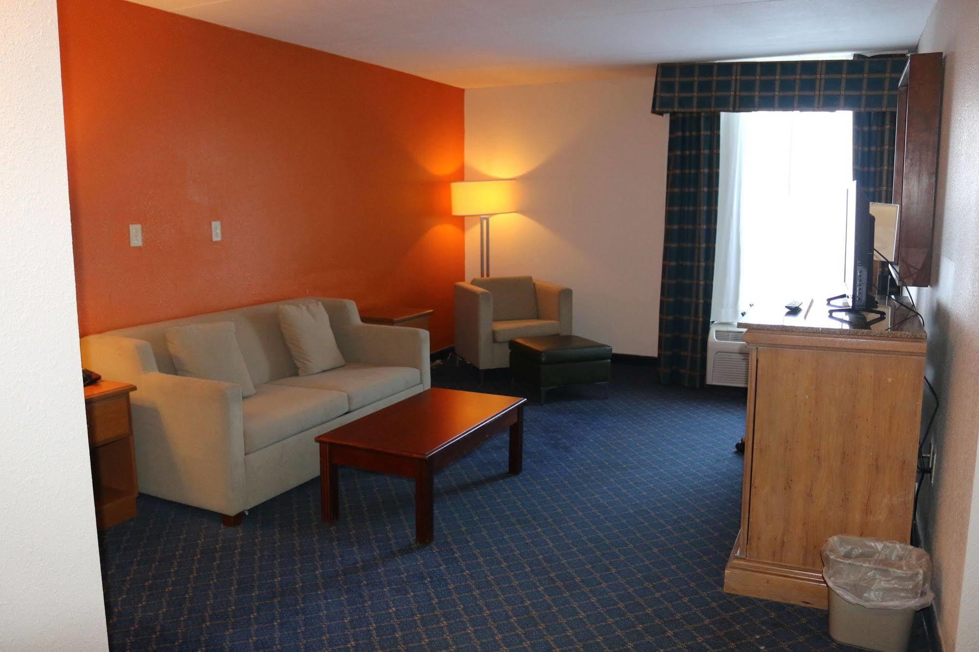 Econo Lodge Inn & Suites Norton Ngoại thất bức ảnh