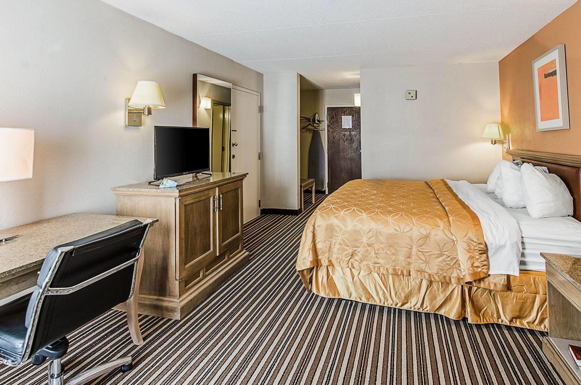 Econo Lodge Inn & Suites Norton Ngoại thất bức ảnh
