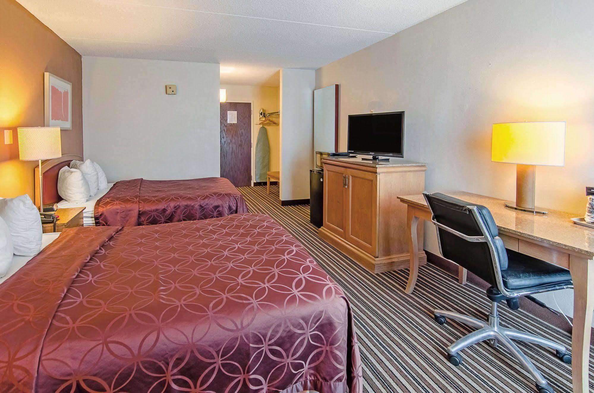 Econo Lodge Inn & Suites Norton Ngoại thất bức ảnh