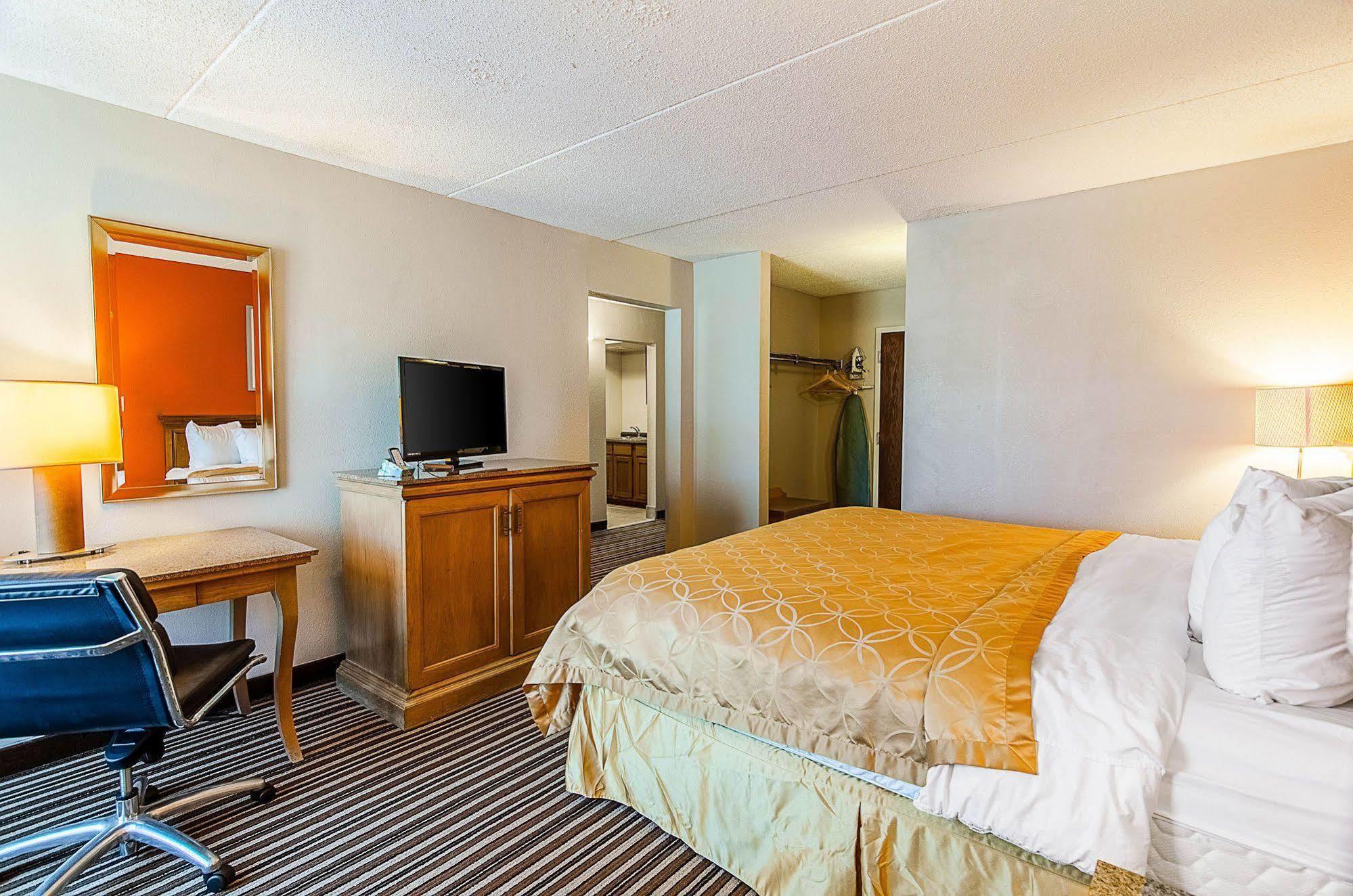 Econo Lodge Inn & Suites Norton Ngoại thất bức ảnh